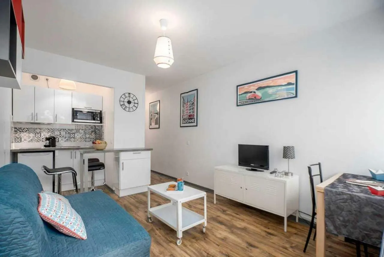 Bayonne Et Anglet A Pied - Terrasse Bois Privative contacts